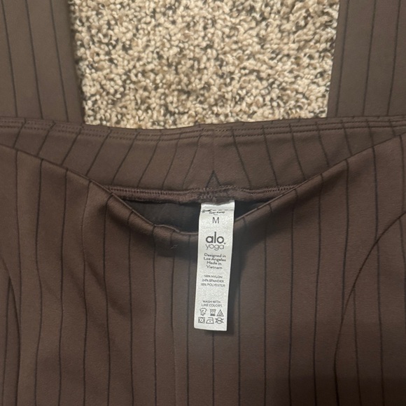 Women’s Alo High waist Pinstripe Flare Legging sz M - Picture 5 of 8